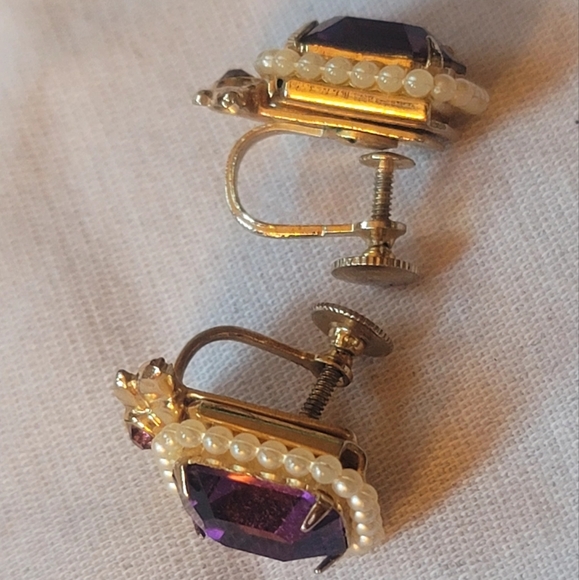 Coro Signed Set Emerald Cut Purple Amethyst Rhinestones Pearls Screw Back Earrin - Picture 3 of 7